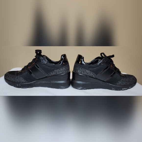 Michael Kors Logo Shoes - Picture 3 of 9